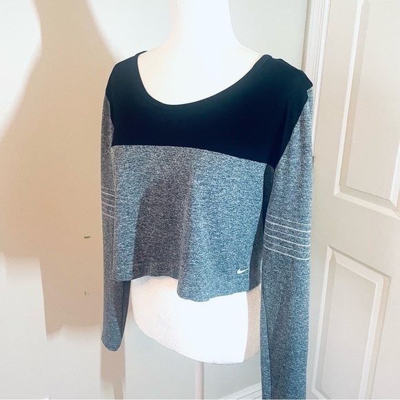 Nike Dri-FIT Epic Knit Seamless Long Sleeve Crop Top, Size Medium. - Picture 3 of 11